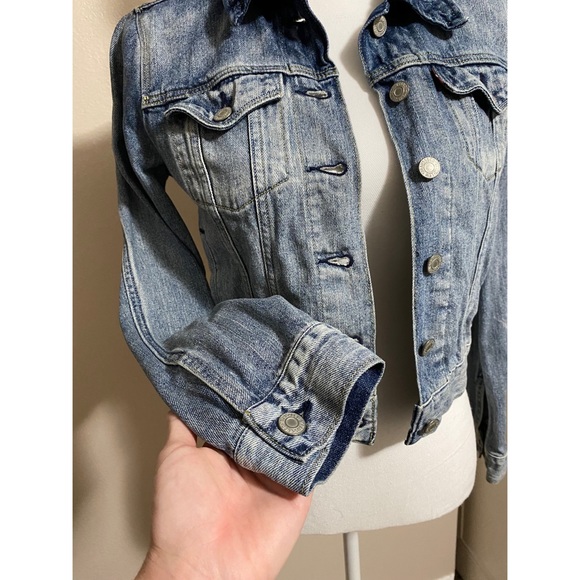 Levi’s Jean Jacket - Picture 10 of 11